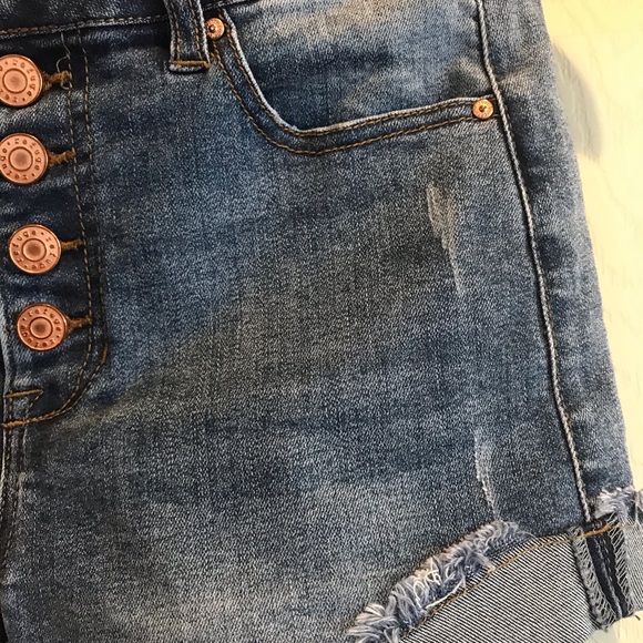 High Wasted Refuge Shorts - Picture 4 of 8